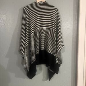 Lane Bryant women’s knit cape wrap one size black and off white warm cozy soft